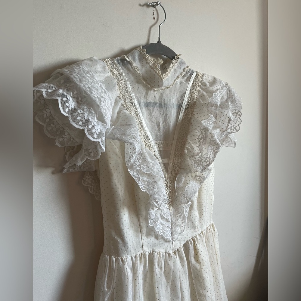 Vintage JCPenney Ivory Lace Wedding Dress - size 7/8 - Picture 5 of 16